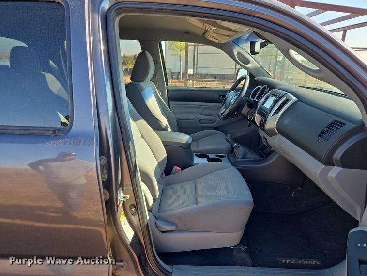 image for item ET1099 2013 Toyota Tacoma Crew Cab pickup truck