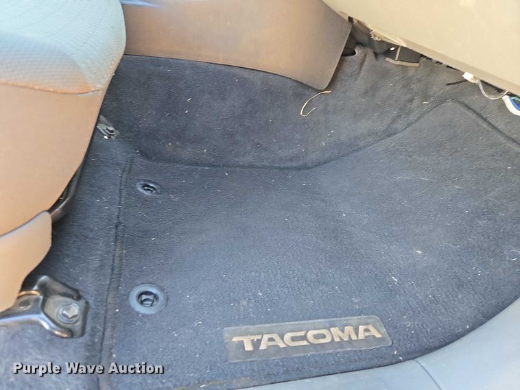 image for item ET1099 2013 Toyota Tacoma Crew Cab pickup truck