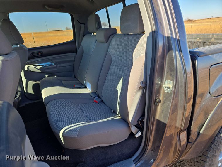 image for item ET1099 2013 Toyota Tacoma Crew Cab pickup truck