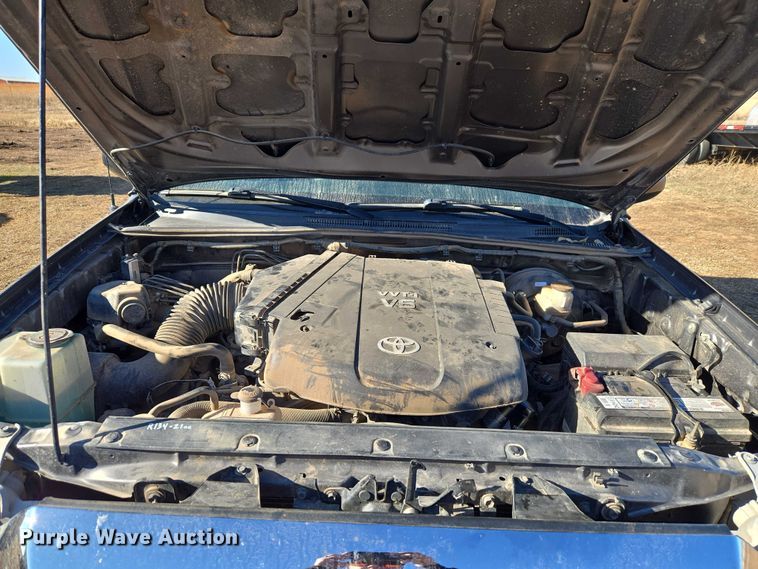 image for item ET1099 2013 Toyota Tacoma Crew Cab pickup truck