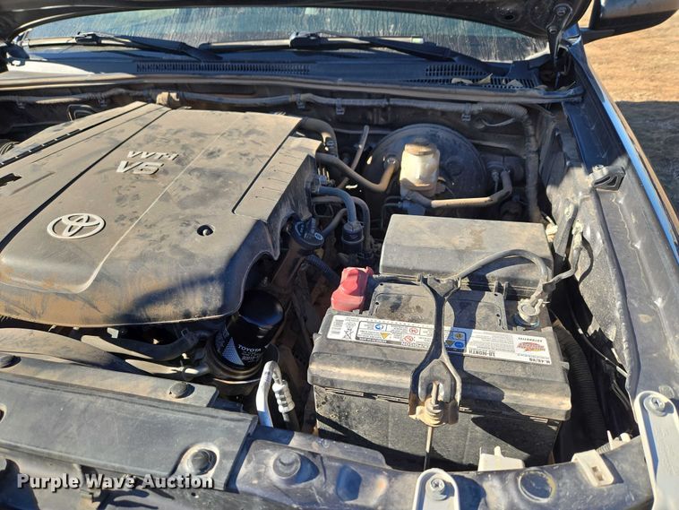 image for item ET1099 2013 Toyota Tacoma Crew Cab pickup truck