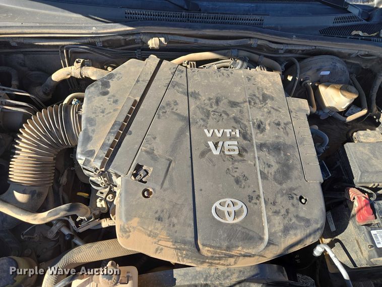 image for item ET1099 2013 Toyota Tacoma Crew Cab pickup truck