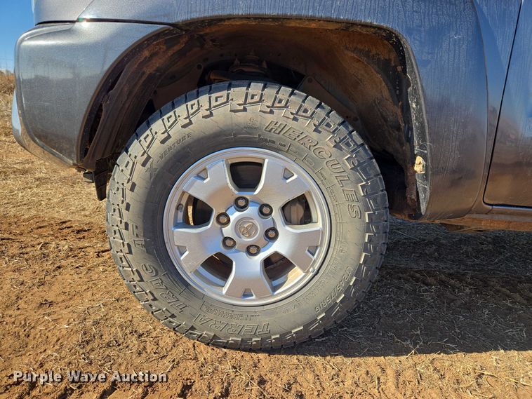 image for item ET1099 2013 Toyota Tacoma Crew Cab pickup truck