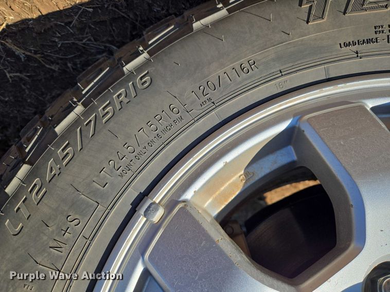 image for item ET1099 2013 Toyota Tacoma Crew Cab pickup truck