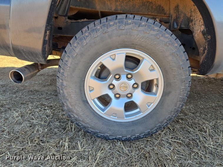 image for item ET1099 2013 Toyota Tacoma Crew Cab pickup truck