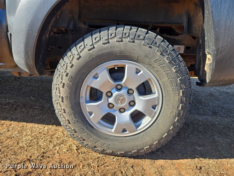 image for item ET1099 2013 Toyota Tacoma Crew Cab pickup truck