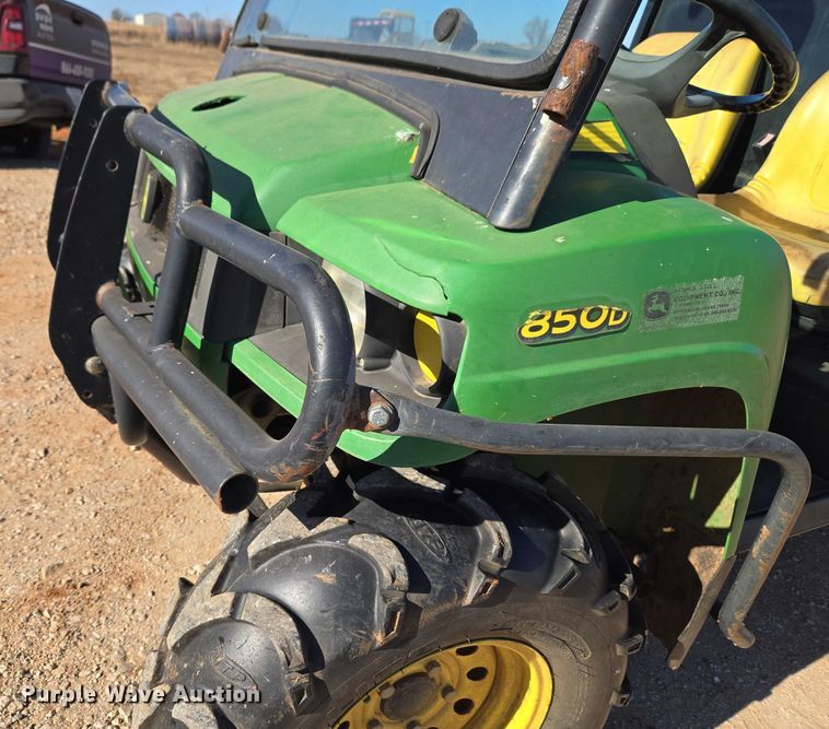image for item ET1100 2008 John Deere 850D utility vehicle