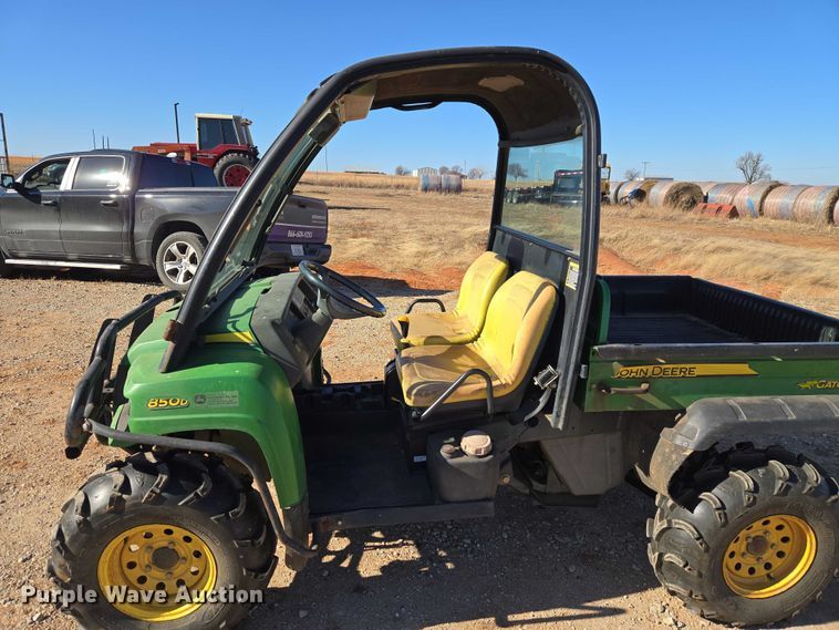 image for item ET1100 2008 John Deere 850D utility vehicle