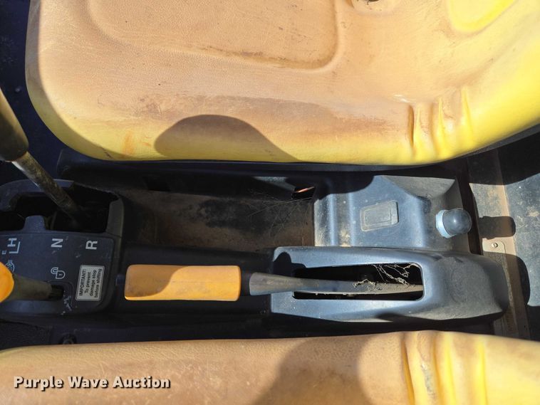 image for item ET1100 2008 John Deere 850D utility vehicle