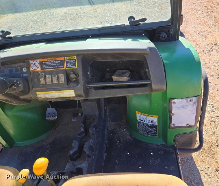image for item ET1100 2008 John Deere 850D utility vehicle