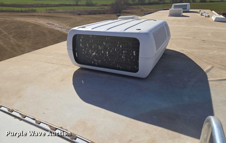 image for item ET1120 2001 Windsport Four Winds RV