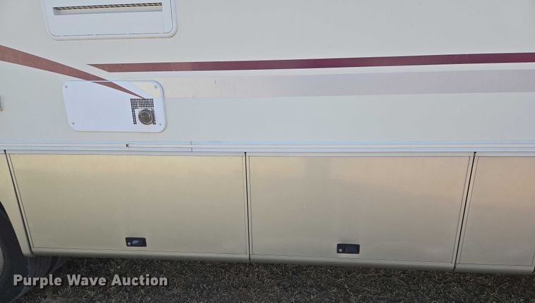 image for item ET1120 2001 Windsport Four Winds RV