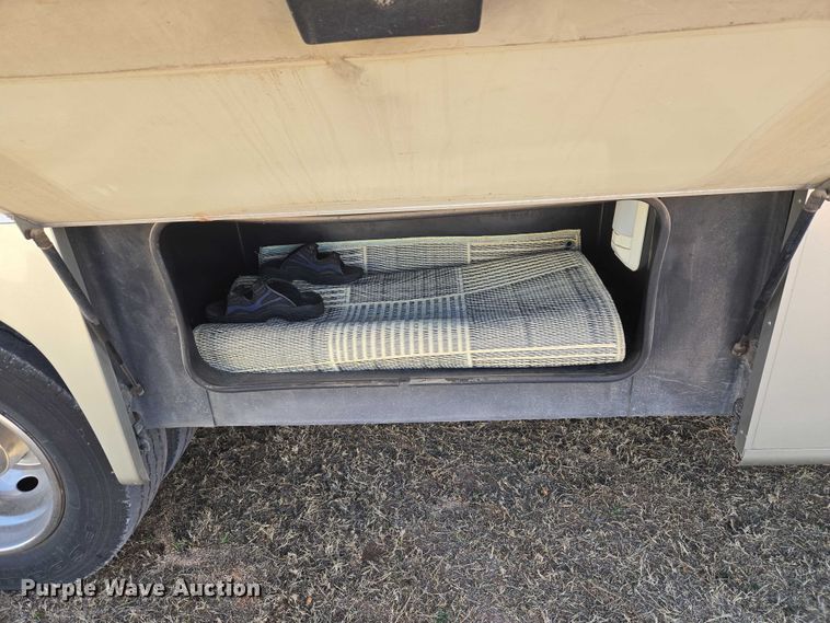 image for item ET1120 2001 Windsport Four Winds RV