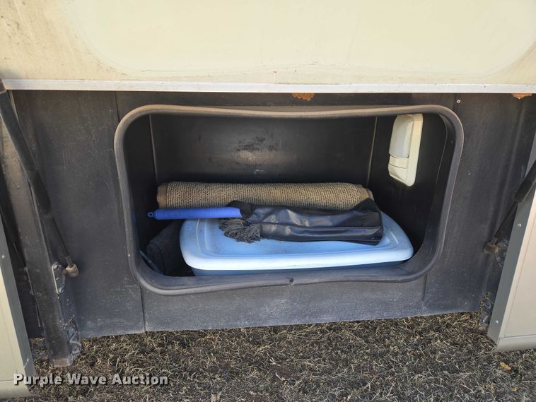 image for item ET1120 2001 Windsport Four Winds RV