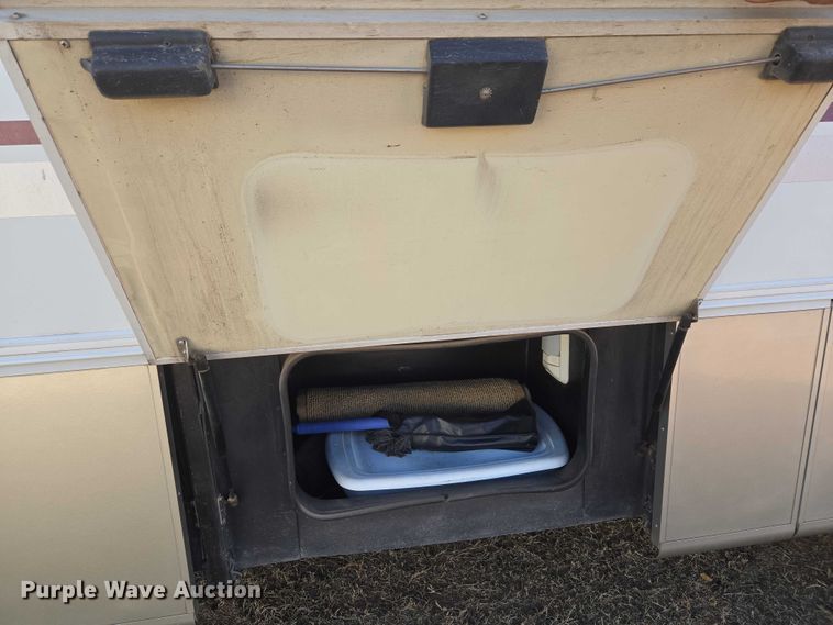 image for item ET1120 2001 Windsport Four Winds RV