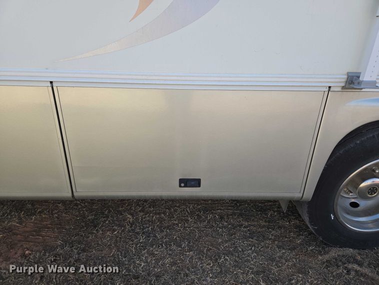 image for item ET1120 2001 Windsport Four Winds RV