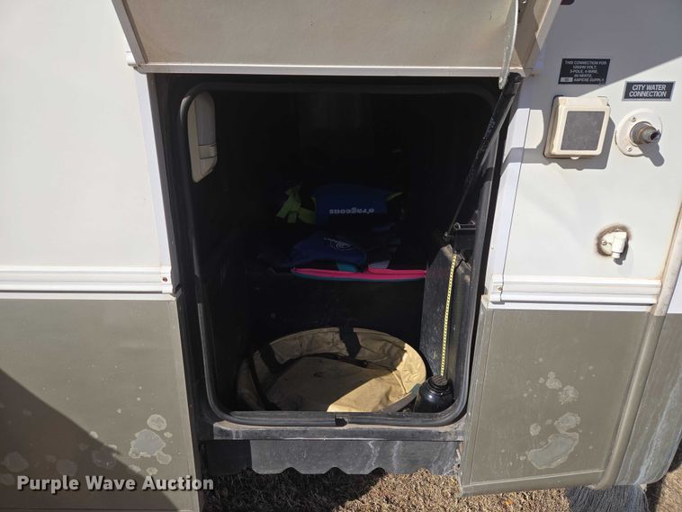 image for item ET1120 2001 Windsport Four Winds RV