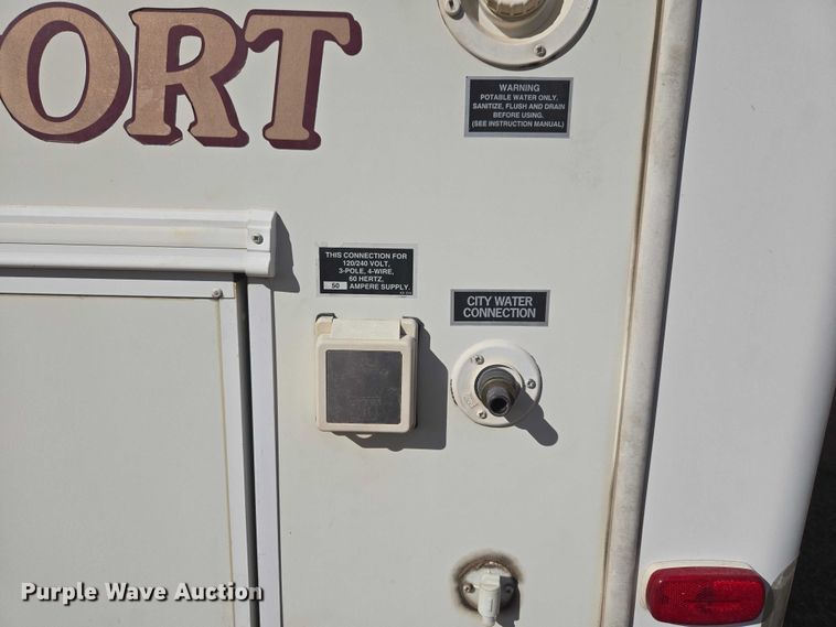 image for item ET1120 2001 Windsport Four Winds RV