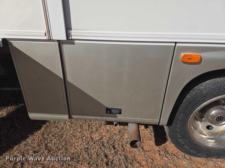 image for item ET1120 2001 Windsport Four Winds RV