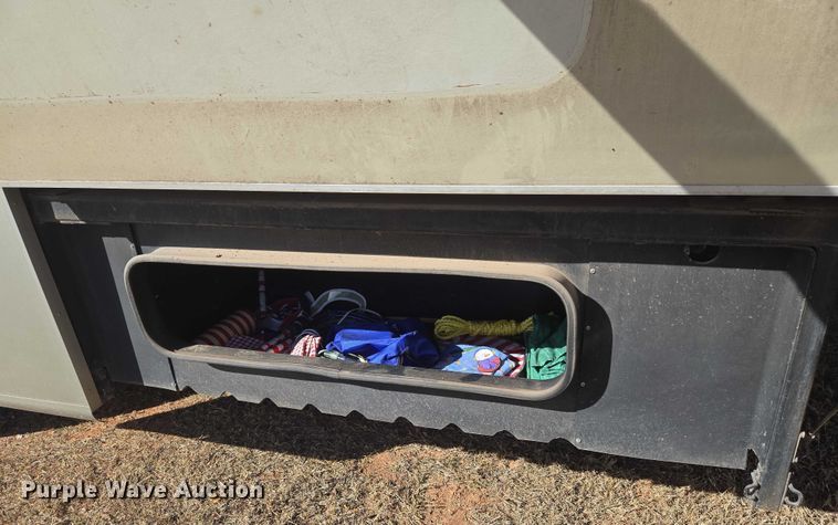 image for item ET1120 2001 Windsport Four Winds RV