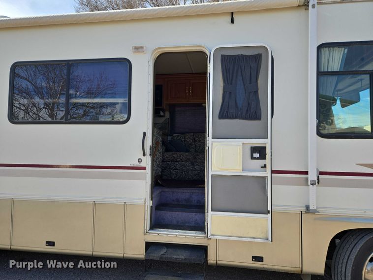 image for item ET1120 2001 Windsport Four Winds RV