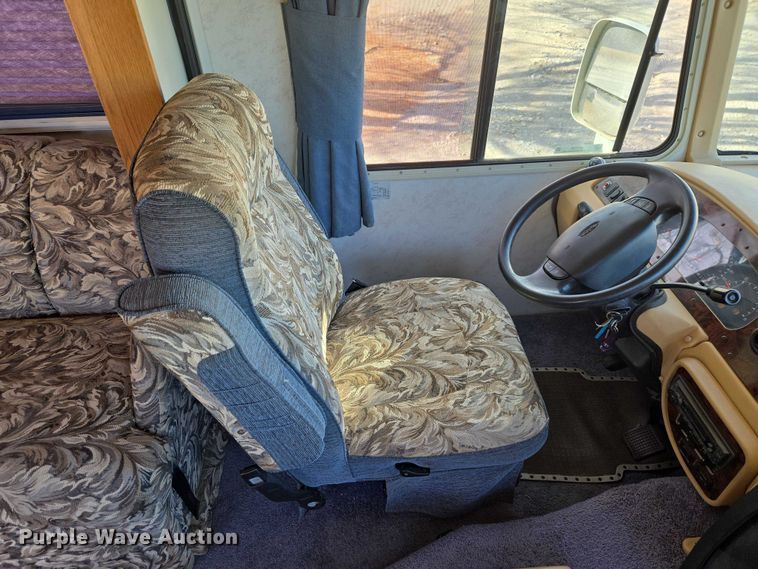 image for item ET1120 2001 Windsport Four Winds RV