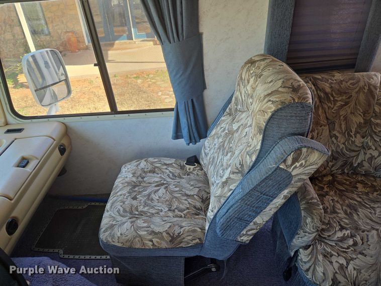 image for item ET1120 2001 Windsport Four Winds RV