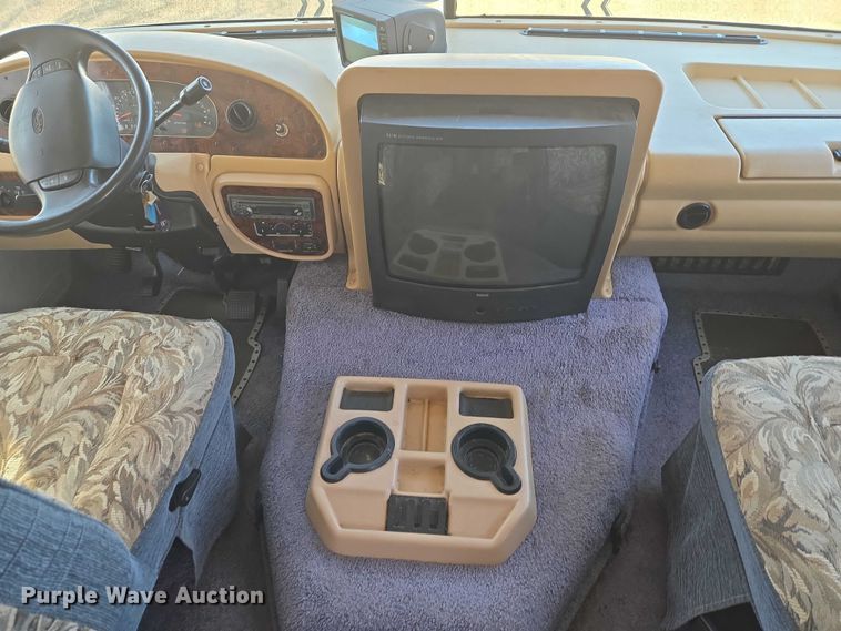 image for item ET1120 2001 Windsport Four Winds RV