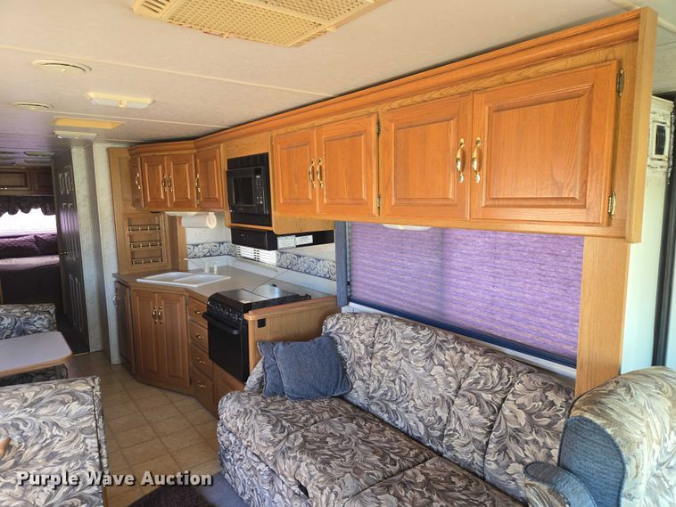 image for item ET1120 2001 Windsport Four Winds RV