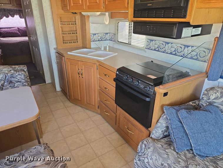 image for item ET1120 2001 Windsport Four Winds RV