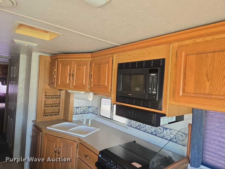 image for item ET1120 2001 Windsport Four Winds RV