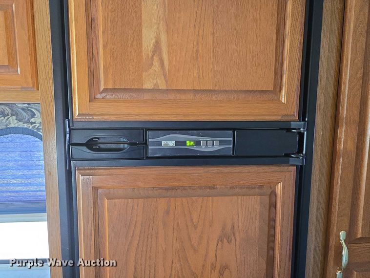 image for item ET1120 2001 Windsport Four Winds RV