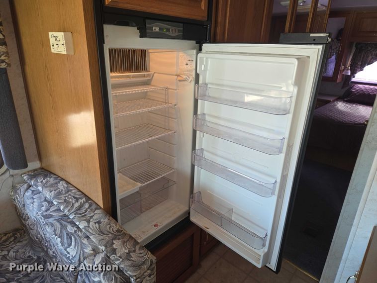 image for item ET1120 2001 Windsport Four Winds RV