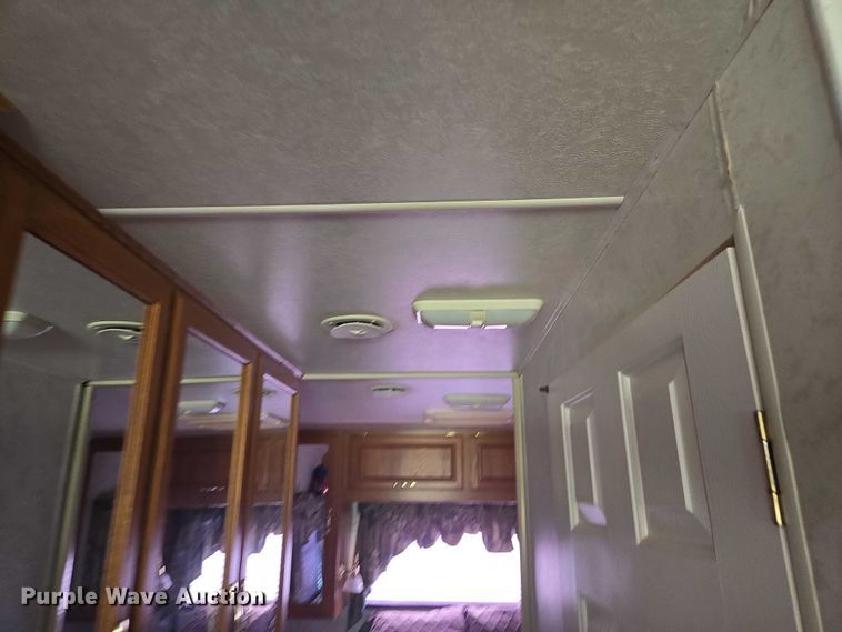 image for item ET1120 2001 Windsport Four Winds RV