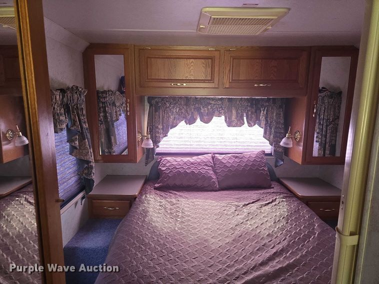 image for item ET1120 2001 Windsport Four Winds RV