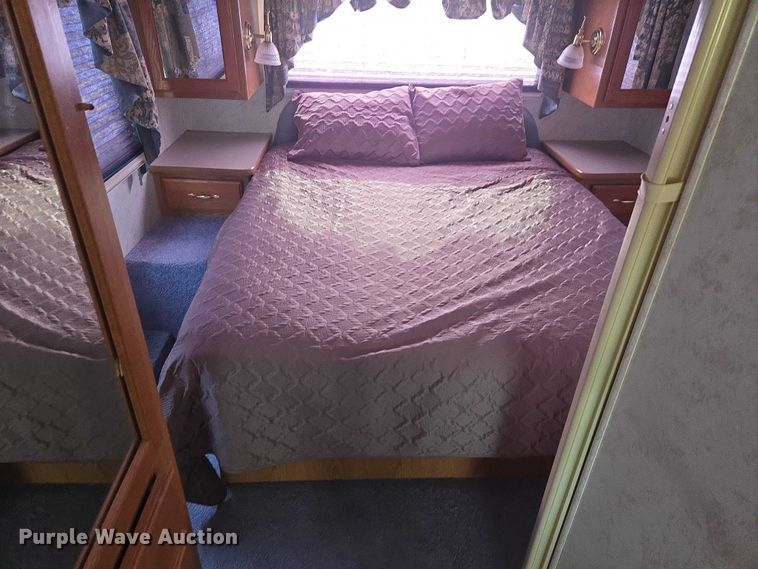 image for item ET1120 2001 Windsport Four Winds RV