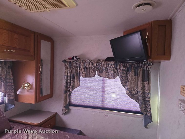 image for item ET1120 2001 Windsport Four Winds RV