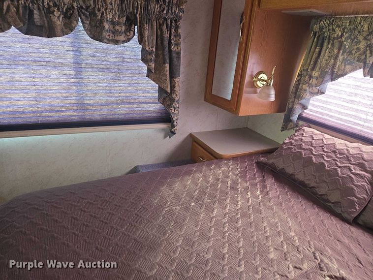 image for item ET1120 2001 Windsport Four Winds RV