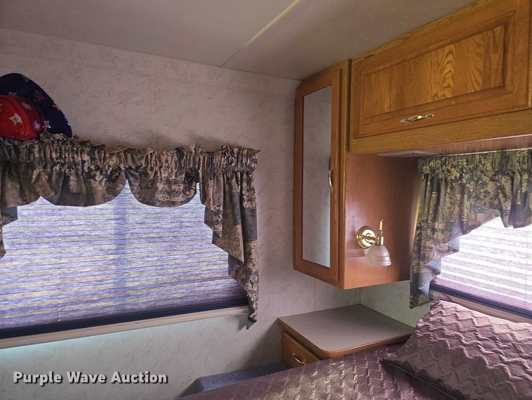 image for item ET1120 2001 Windsport Four Winds RV