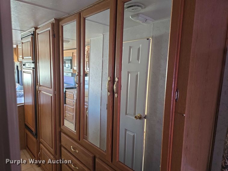 image for item ET1120 2001 Windsport Four Winds RV