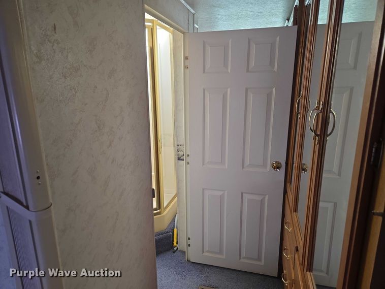 image for item ET1120 2001 Windsport Four Winds RV