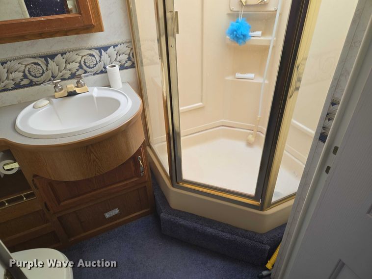 image for item ET1120 2001 Windsport Four Winds RV