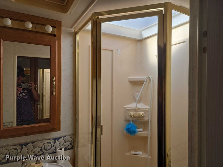 image for item ET1120 2001 Windsport Four Winds RV