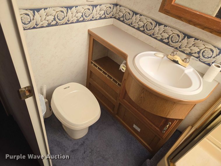 image for item ET1120 2001 Windsport Four Winds RV