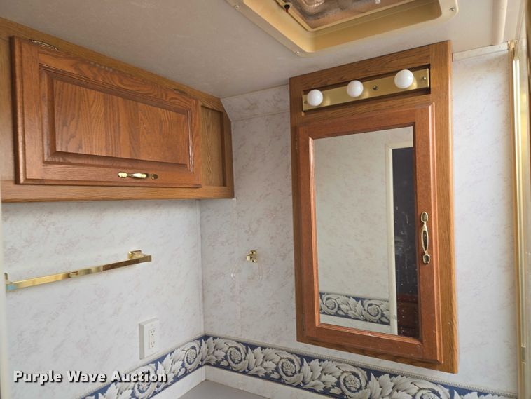 image for item ET1120 2001 Windsport Four Winds RV