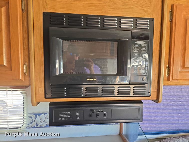 image for item ET1120 2001 Windsport Four Winds RV