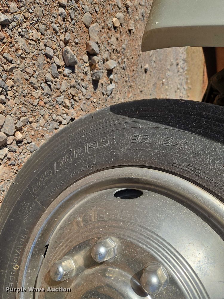 image for item ET1120 2001 Windsport Four Winds RV