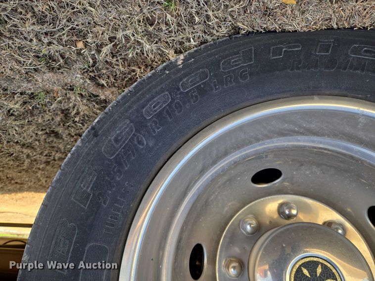 image for item ET1120 2001 Windsport Four Winds RV