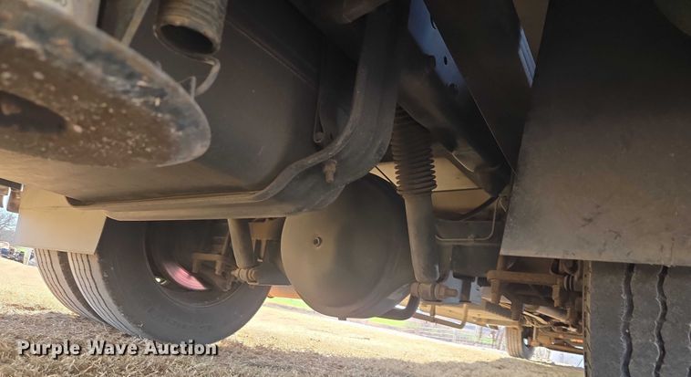 image for item ET1120 2001 Windsport Four Winds RV