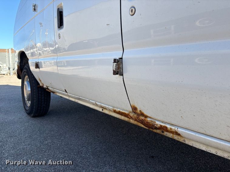 image for item ET4106 2002 Ford Econoline E350 van